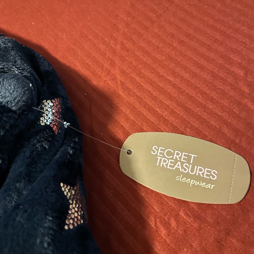 Sleepwear - Picture 4 of 4